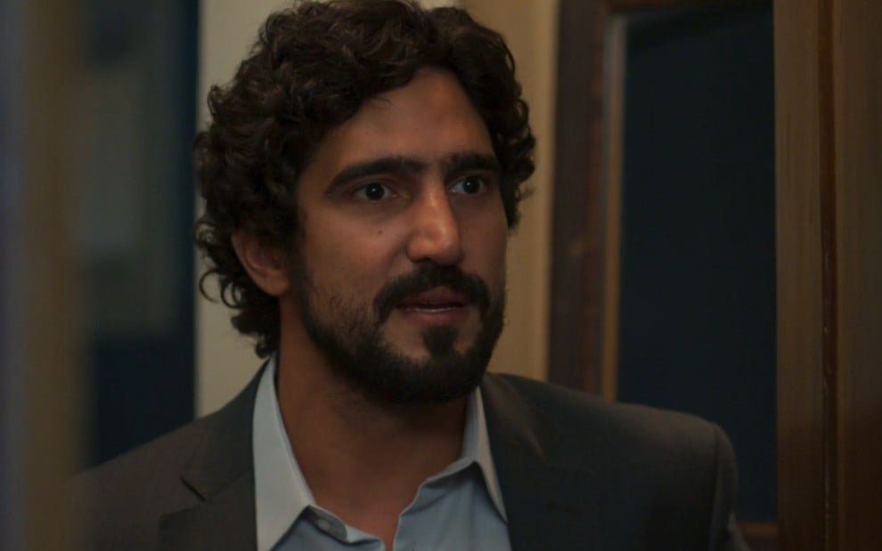 Renato Góes com expressão séria na novela Vale Tudo