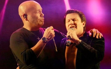 Foto mostra Rick ao lado de Giovani