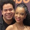 Robson Nunes e Micheli Machado estão lado a lado, sorridentes