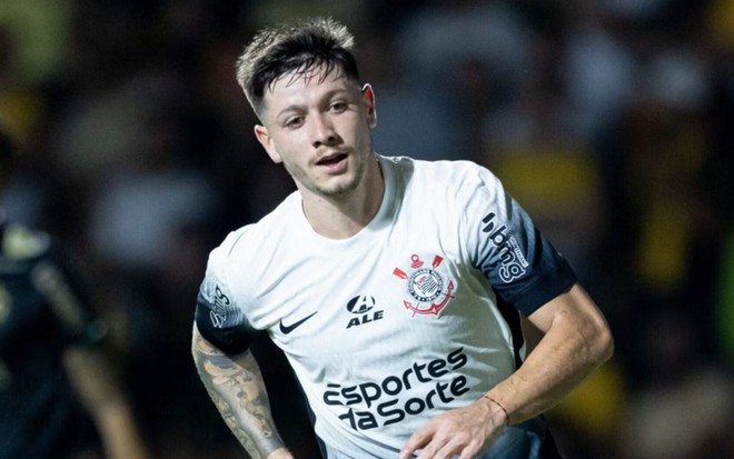 Rodrigo Garro usa uniforme preto e branco do Corinthians ao vivo em jogo