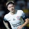 Rodrigo Garro usa uniforme preto e branco do Corinthians ao vivo em jogo