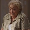 A atriz Suely Franco com expressão de choro em cena de Dona de Mim