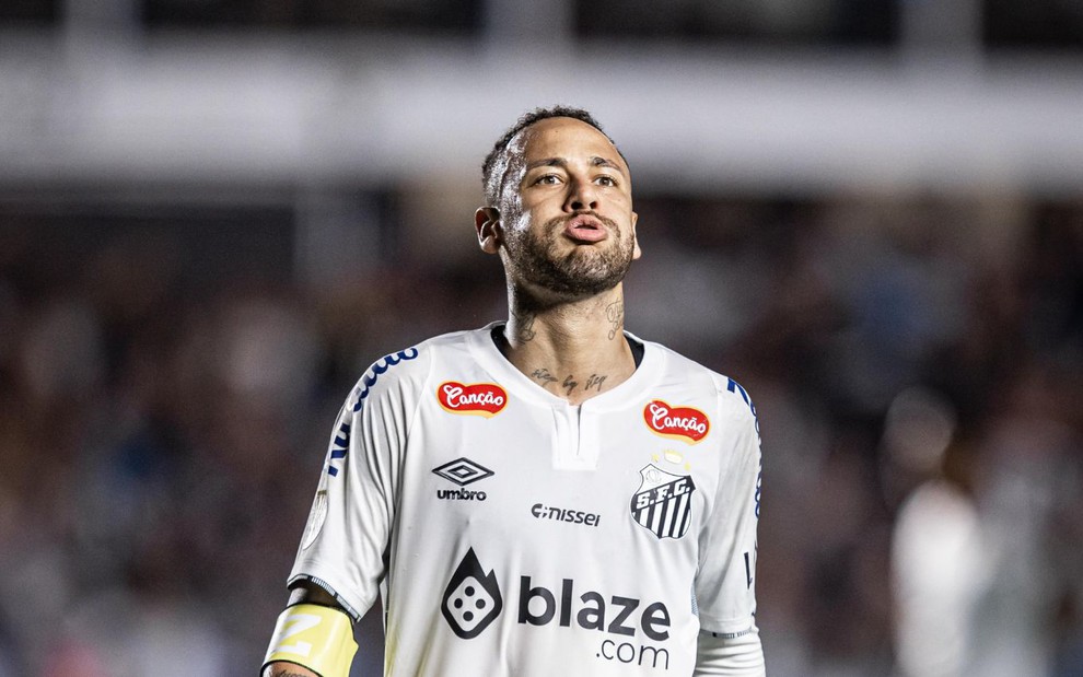 O jogador Neymar Jr em sua reestreia pelo Santos