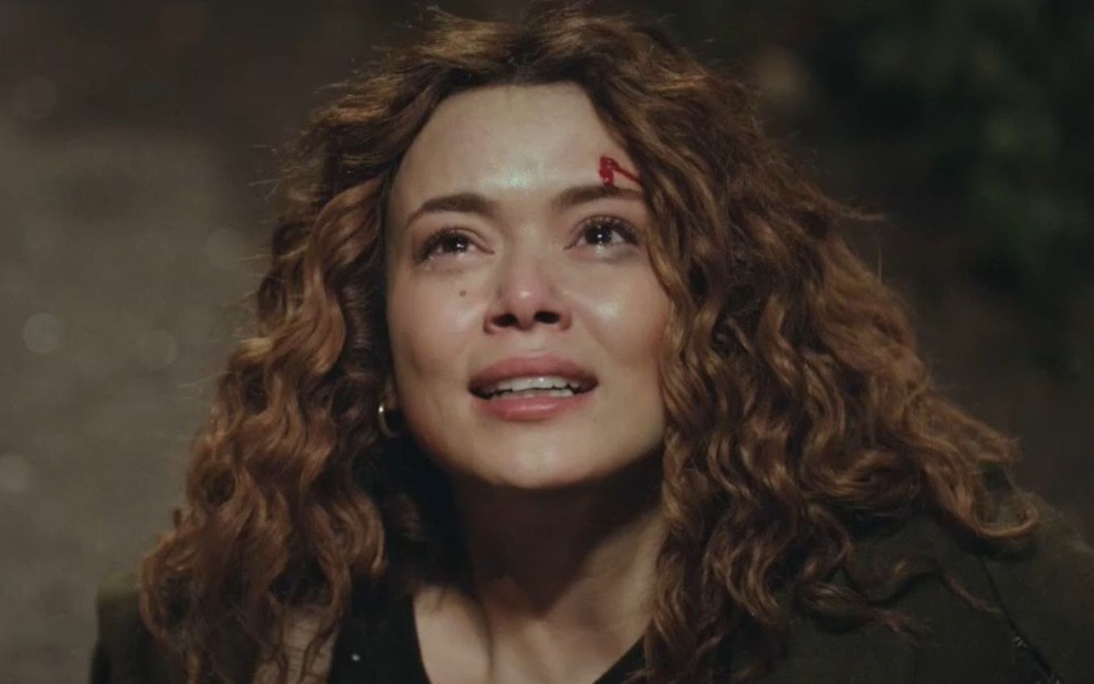 Sirin (Seray Kaya) em cena da novela Força de Mulher
