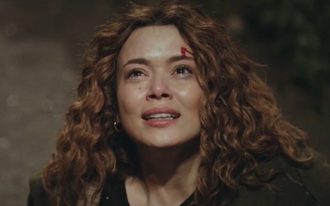 Sirin (Seray Kaya) em cena da novela Força de Mulher