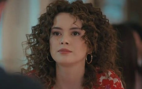 Sirin (Seray Kaya) em cena da novela Força de Mulher