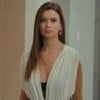 Sirin (Seray Kaya) com cabelos lisos em cena da novela Força de Mulher