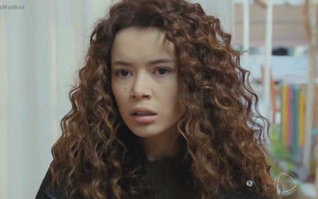 Sirin (Seray Kaya) em cena da novela Força de Mulher