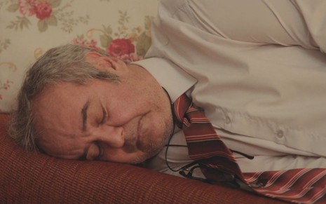Enver (Şerif Erol) em cena da novela Força de Mulher
