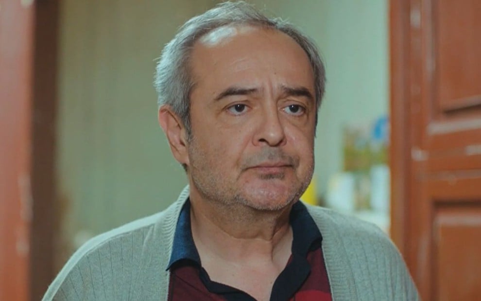 Enver (Şerif Erol) em cena da novela Força de Mulher