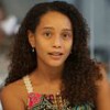 Taís Araujo sorri discretamente em cena como Raquel na novela Vale Tudo
