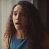 Taís Araujo com expressão de revolta em cena como Raquel na novela Vale Tudo