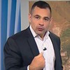 Montagem com Tino Junior e a marca do tiro no helicóptero