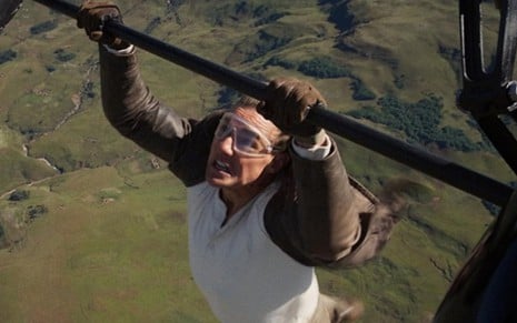Tom Cruise em cena de Missão Impossível 8