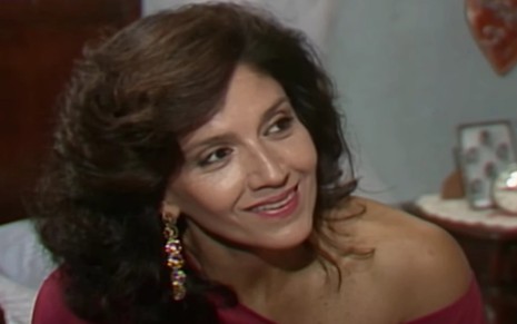 A atriz Yoná Magalhães sorrindo em cena de Tieta