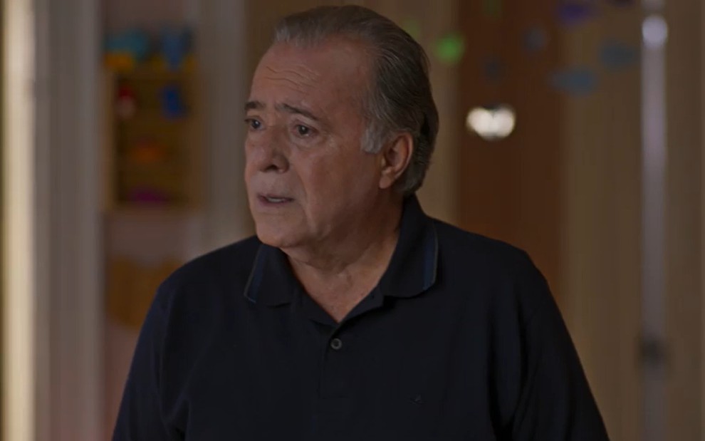 O ator Tony Ramos com expressão preocupada em cena de Dona de Mim