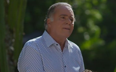 Tony Ramos parece hesitante em cena de Dona de Mim