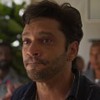 O ator Armando Babaioff com expressão triste em cena de Dona de Mim
