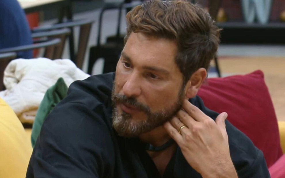 Foto de Victor Pecoraro no Power Couple Brasil 7
