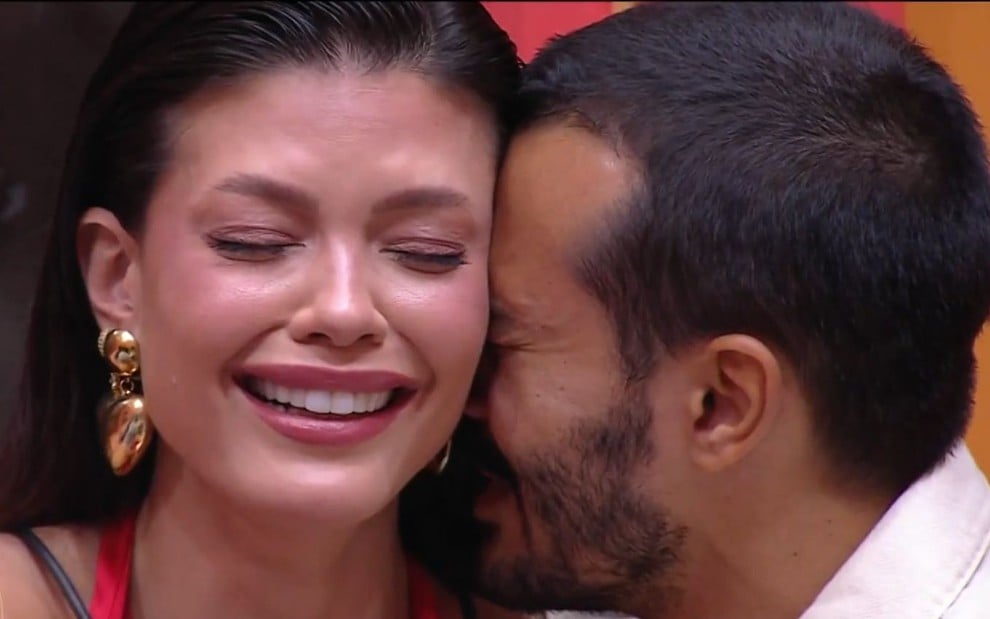 Vitória Strada e Mateus Pires se emocionam após resultado de paredão acirrado no BBB 25