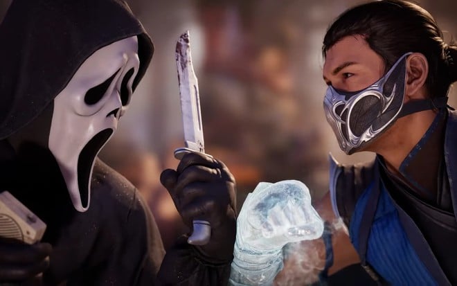 Ghostface segura uma faca ensanguentada e encara Sub-Zero, que tem a mão transformada em gelo