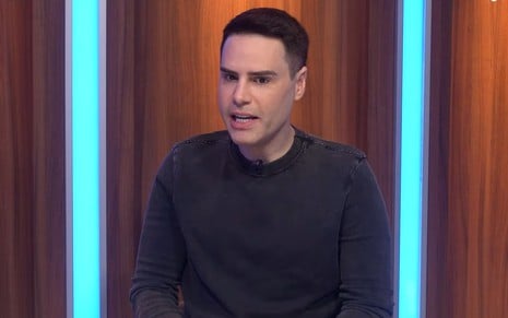 Luiz Bacci tem expressão séria no cenário do Programa Flávio Ricco