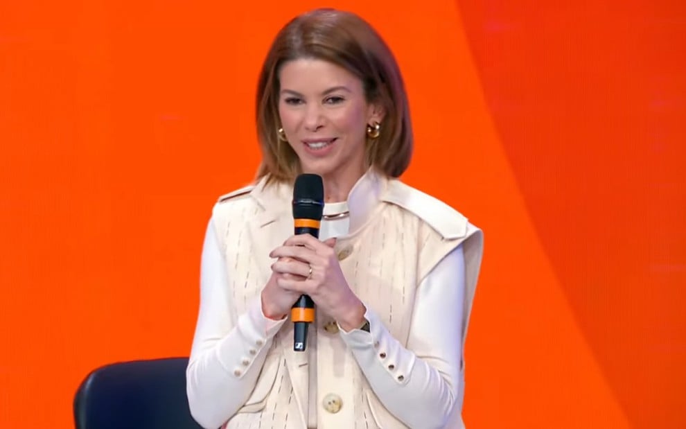 Daniela Beyruti em coletiva do SBT