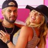 Zé Felipe e Virginia Fonseca estão abraçados, em evento da We Pink