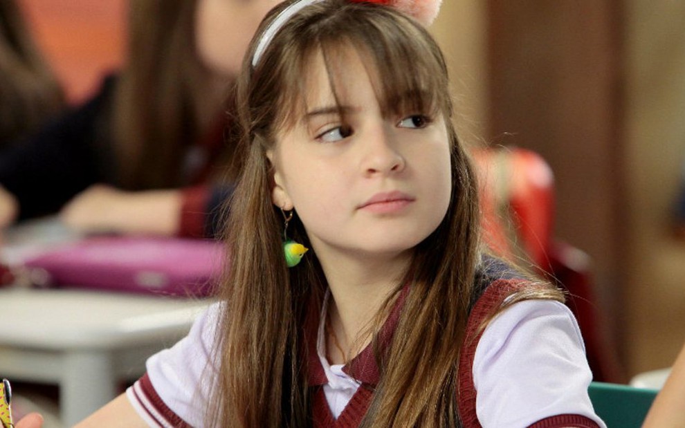 Poliana (Sophia Valverde) sofrerá muito bullying e vai pedir para mudar de escola nos próximos capítulos - Divulgação/SBT