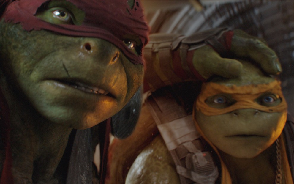 Raphael (de máscara vermelha) e Michelangelo em cena de As Tartarugas Ninja: flop no ibope - Divulgação/Paramount Pictures