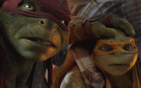 Raphael (de máscara vermelha) e Michelangelo em cena de As Tartarugas Ninja: flop no ibope - Divulgação/Paramount Pictures
