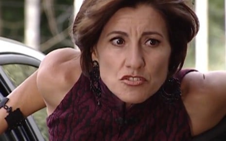 A atriz Cássia Kis em cena como Adma, vilã assassina que ela interpretou na novela Porto dos Milagres (2001) - Reprodução/Viva