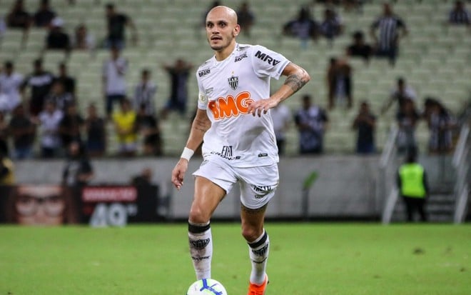 O lateral Fábio Santos em jogo do Atlético-MG; Galo enfrenta o Santos pelas oitavas da Copa do Brasil - PEDRO SOUZA/DIVULGAÇÃO