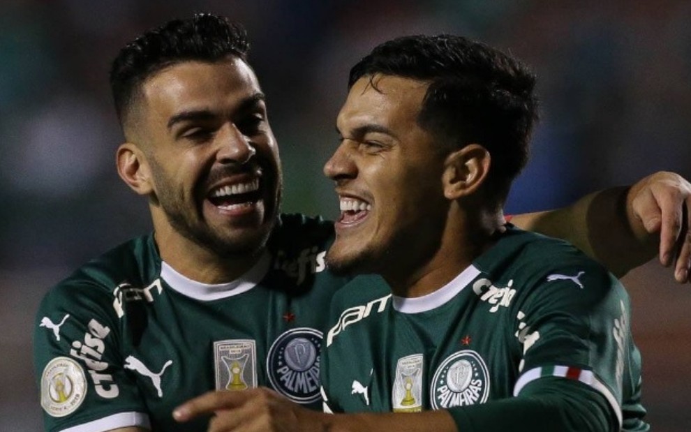 Bruno Henrique (à esq.) e Gustavo Gómez comemoram gol do Palmeiras no Campeonato Brasileiro - DIVULGAÇÃO/AGÊNCIA PALMEIRAS