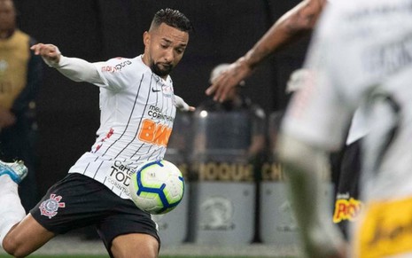 O atacante Clayson, do Corinthians, em lance de jogo do Campeonato Brasileiro