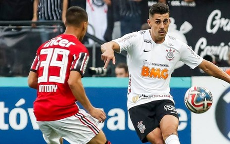 O São Paulo de Antony (à esq.) joga contra o Corinthians de Danilo Avelar pelo Brasileirão neste domingo (26) - DIVULGAÇÃO/CORINTHIANS