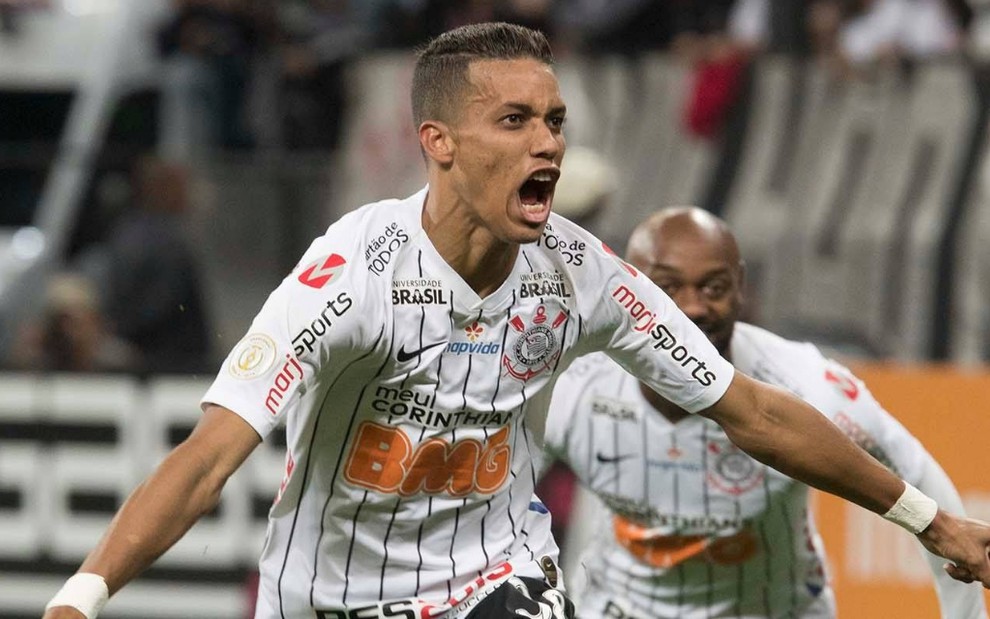O atacante Pedrinho comemora gol do Corinthians em partida anterior do Timão
