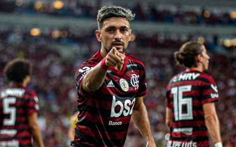 O meia De Arrascaeta comemora gol do Flamengo no Campeonato Brasileiro 2019