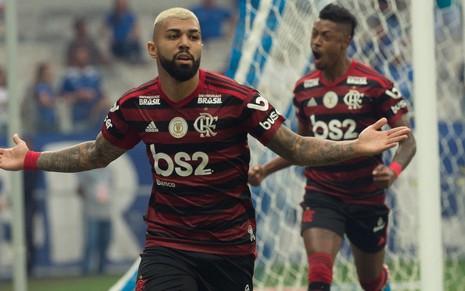 Gabigol e Bruno Henrique comemoram gol do Flamengo no Campeonato Brasileiro 2019