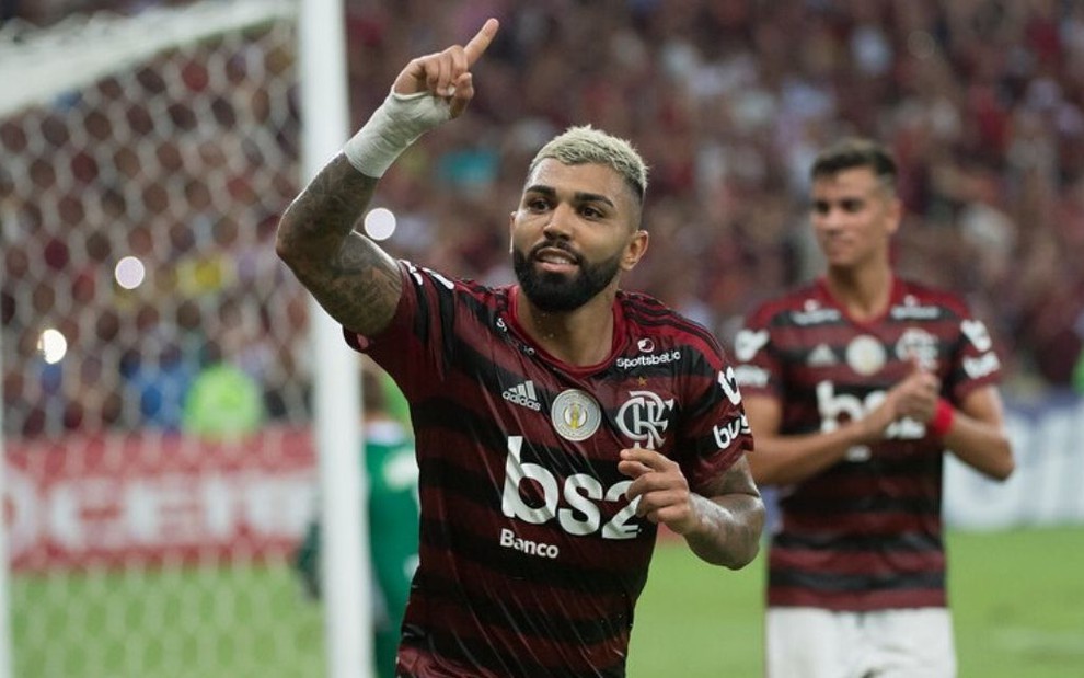 Artilheiro do Flamengo, Gabigol comemora gol marcado pelo Rubro-Negro