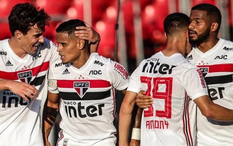 Jogadores do São Paulo comemoram gol na primeira rodada do Brasileirão; time volta a jogar nesta quarta (1º) - PAULO PINTO/SPFC