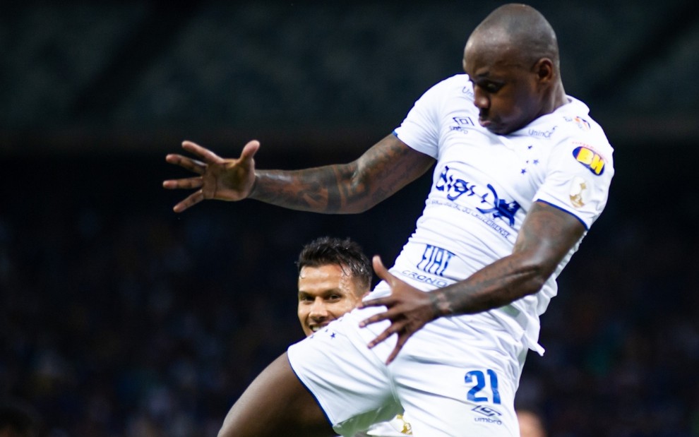 Sassá festeja gol do Cruzeiro: equipe entra em campo contra o Internacional neste domingo (12) - BRUNO HADDAD/CRUZEIRO