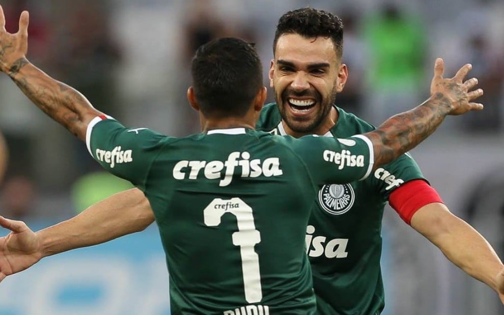 Líder do Brasileirão, o Palmeiras de Bruno Henrique e Dudu enfrenta o Santos neste sábado (18) - DIVULGAÇÃO/PALMEIRAS