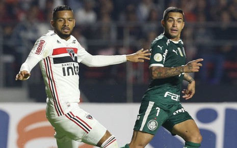 Reinado, do São Paulo, e Dudu, do Palmeiras, em jogo do Campeonato Brasileiro 2019