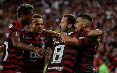 Jogadores do Flamengo comemoram gol; equipe carioca enfrenta o São Paulo neste domingo (5), às 16h - DIVULGAÇÃO/FLAMENGO