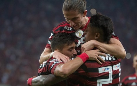 Arrascaeta, Filipe Luís (centro) e Bruno Henrique comemoram gol do Flamengo, que joga hoje (17) com o Vasco - ALEXANDRE VIDAL/FLAMENGO