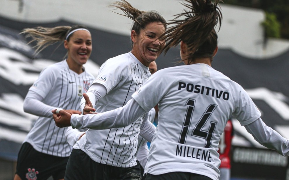 Jogadoras do Corinthians comemoram gol contra o Vitória: partida foi mais vista do que o MasterChef - BRUNO TEIXEIRA/CORINTHIANS