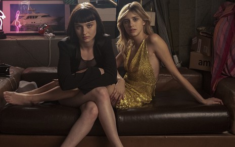 As atrizes Alice Pagani e Benedetta Porcaroli fazem pose sexy na segunda temporada de Baby