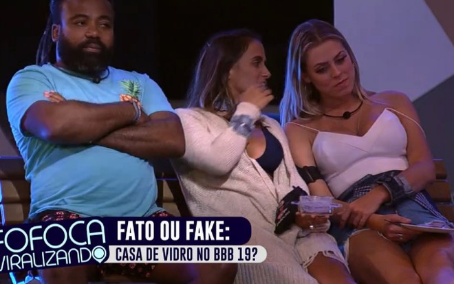 Rodrigo, Carol e Isabella no quadro Fofocaviralizando: paródia do programa de fofocas do SBT - REPRODUÇÃO/TV GLOBO