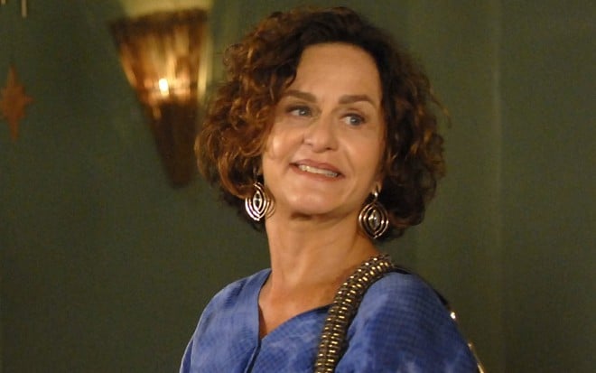 Regina Braga interpreta Cecília em Ti Ti Ti - BLENDA GOMES/TV GLOBO